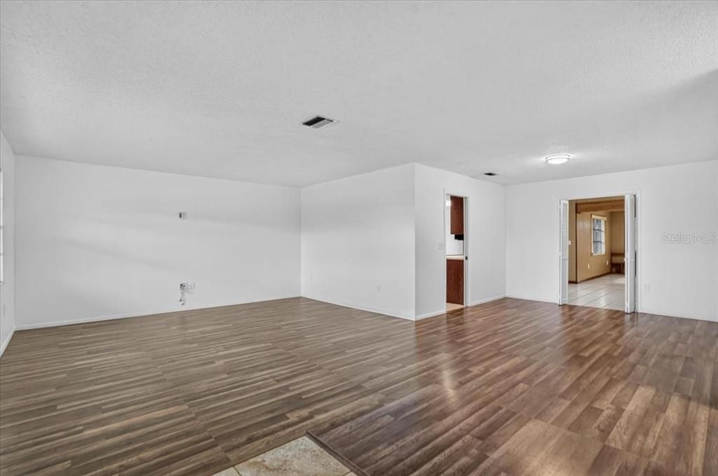 For Sale: $435,000 (3 beds, 2 baths, 2185 Square Feet)
