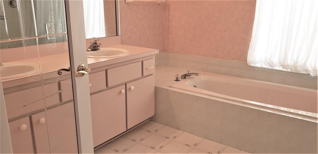 For Rent: $1,800 (2 beds, 2 baths, 1619 Square Feet)