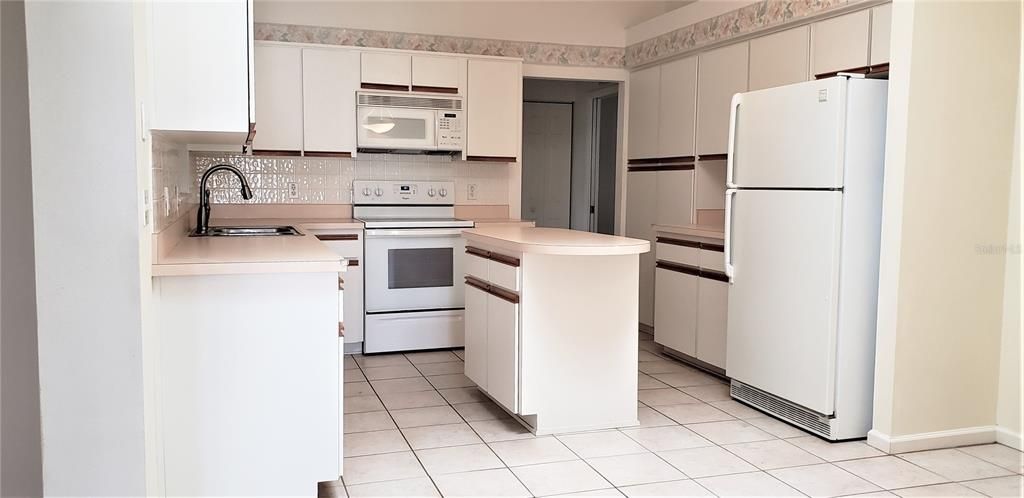 For Rent: $1,800 (2 beds, 2 baths, 1619 Square Feet)