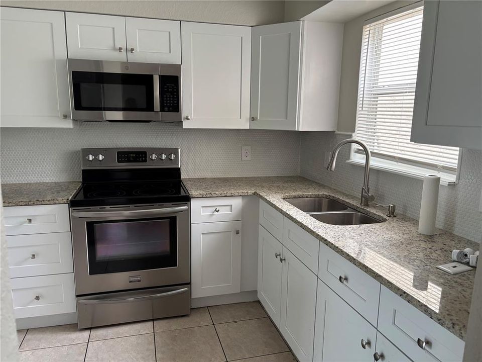 В аренду: $1,850 (2 спален, 3 ванн, 1390 Квадратных фут)