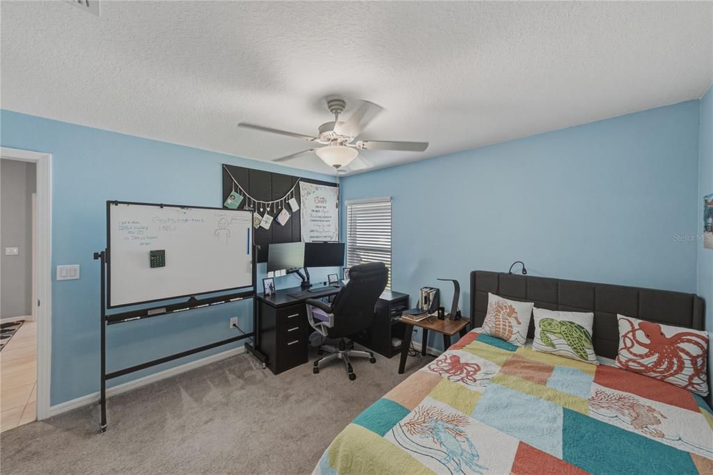En Venta: $379,900 (4 camas, 3 baños, 2576 Pies cuadrados)