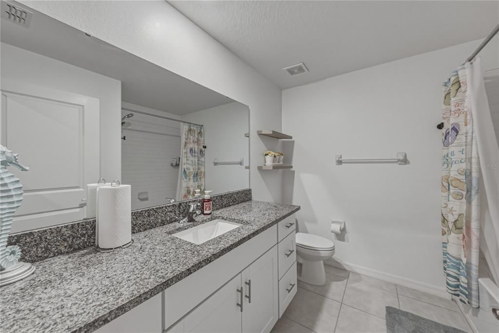 En Venta: $379,900 (4 camas, 3 baños, 2576 Pies cuadrados)