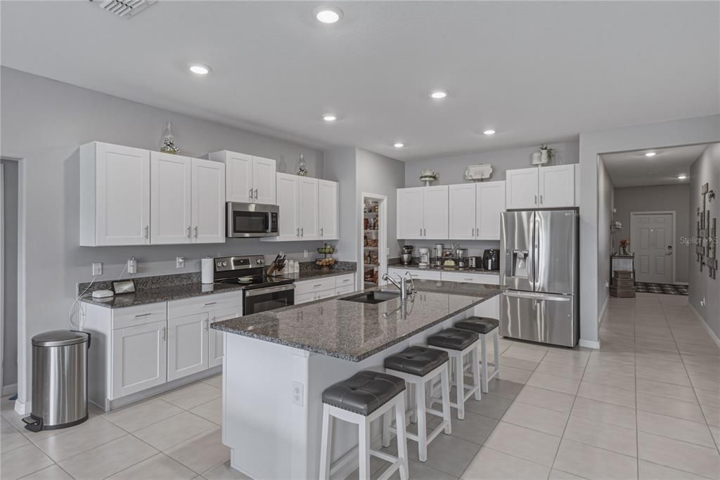 En Venta: $379,900 (4 camas, 3 baños, 2576 Pies cuadrados)