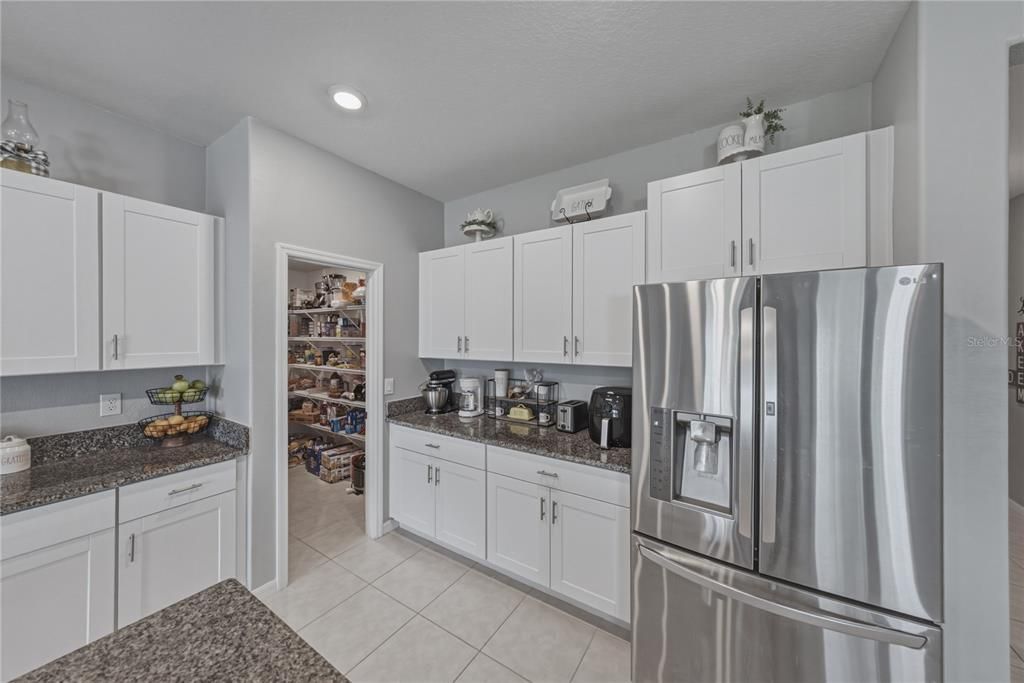 En Venta: $379,900 (4 camas, 3 baños, 2576 Pies cuadrados)