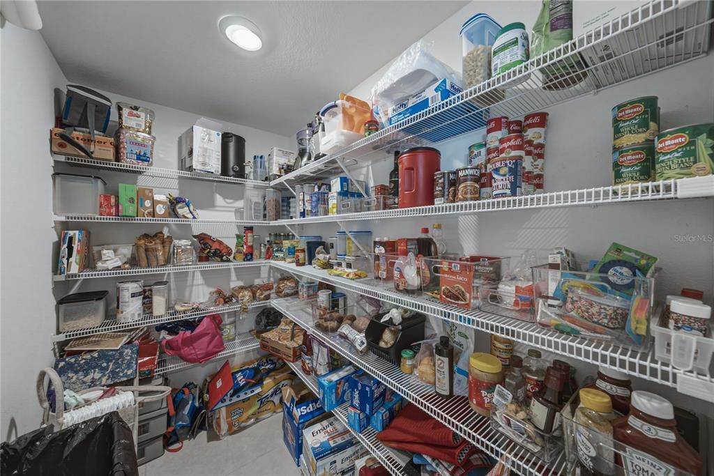 En Venta: $379,900 (4 camas, 3 baños, 2576 Pies cuadrados)