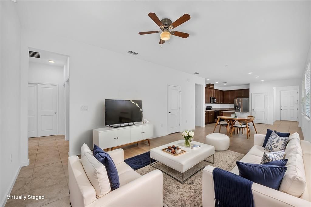 En Venta: $409,000 (4 camas, 2 baños, 1644 Pies cuadrados)
