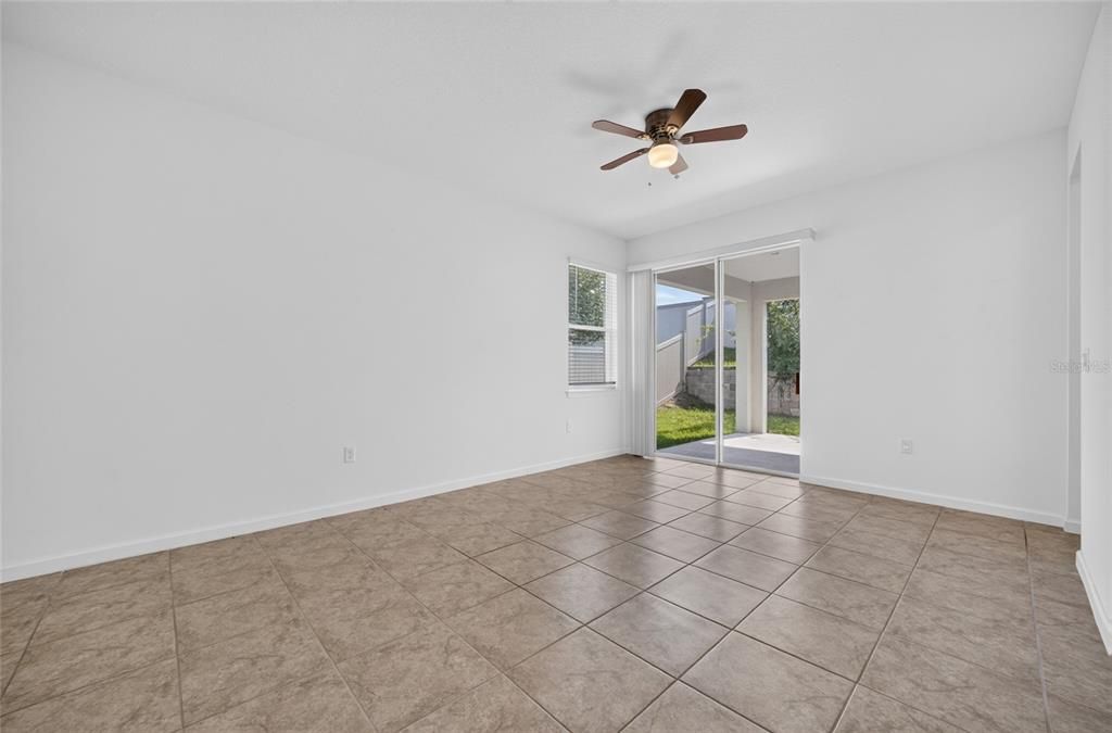 En Venta: $409,000 (4 camas, 2 baños, 1644 Pies cuadrados)