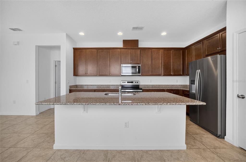 En Venta: $409,000 (4 camas, 2 baños, 1644 Pies cuadrados)