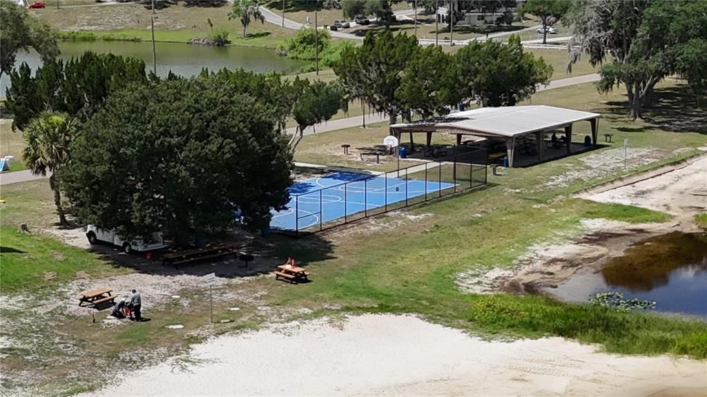 En Venta: $409,000 (4 camas, 2 baños, 1644 Pies cuadrados)
