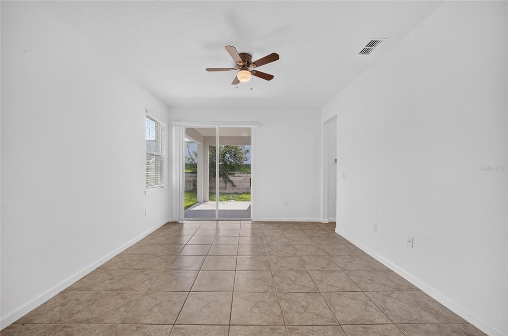 En Venta: $409,000 (4 camas, 2 baños, 1644 Pies cuadrados)