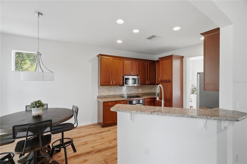 For Sale: $389,900 (2 beds, 2 baths, 1673 Square Feet)