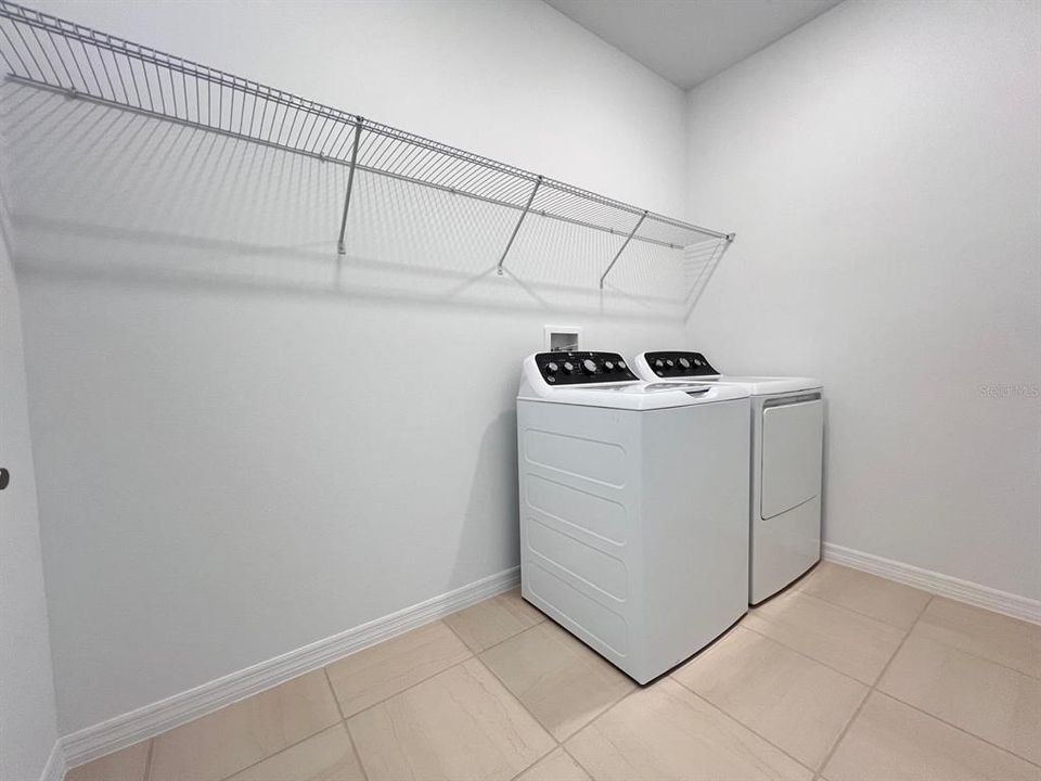 En Venta: $614,999 (4 camas, 3 baños, 2332 Pies cuadrados)
