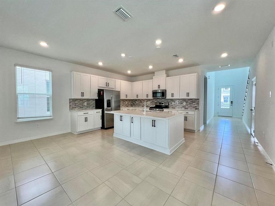 En Venta: $614,999 (4 camas, 3 baños, 2332 Pies cuadrados)