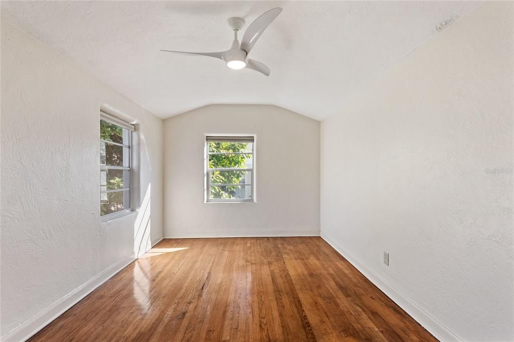 For Rent: $3,900 (3 beds, 1 baths, 1728 Square Feet)