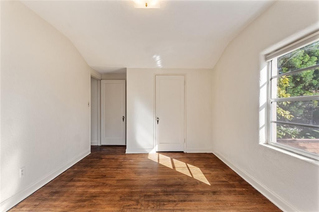 For Rent: $3,900 (3 beds, 1 baths, 1728 Square Feet)