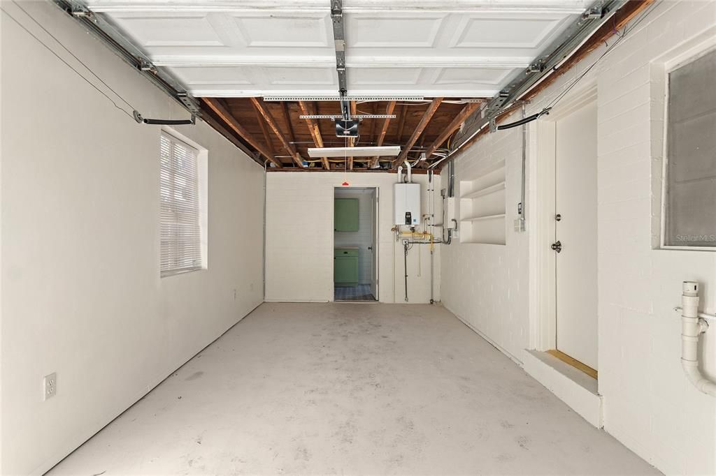 For Rent: $3,900 (3 beds, 1 baths, 1728 Square Feet)
