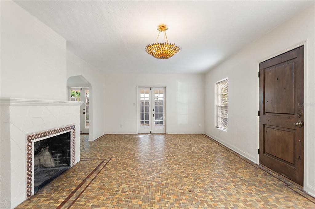 For Rent: $3,900 (3 beds, 1 baths, 1728 Square Feet)