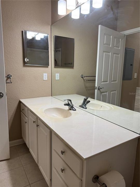 For Rent: $1,700 (2 beds, 2 baths, 1112 Square Feet)