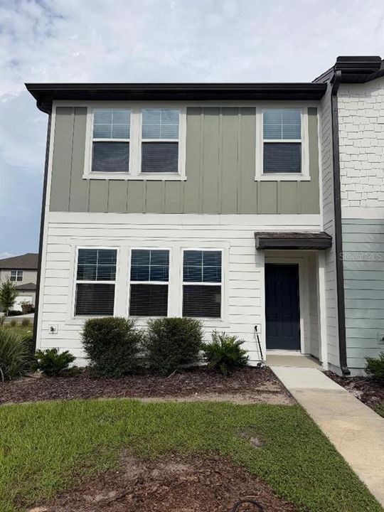 For Rent: $2,200 (3 beds, 2 baths, 1594 Square Feet)