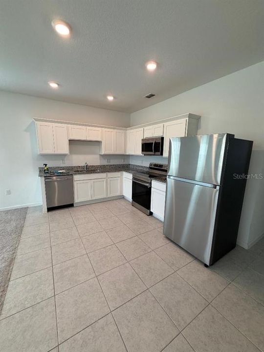 For Rent: $2,200 (3 beds, 2 baths, 1594 Square Feet)