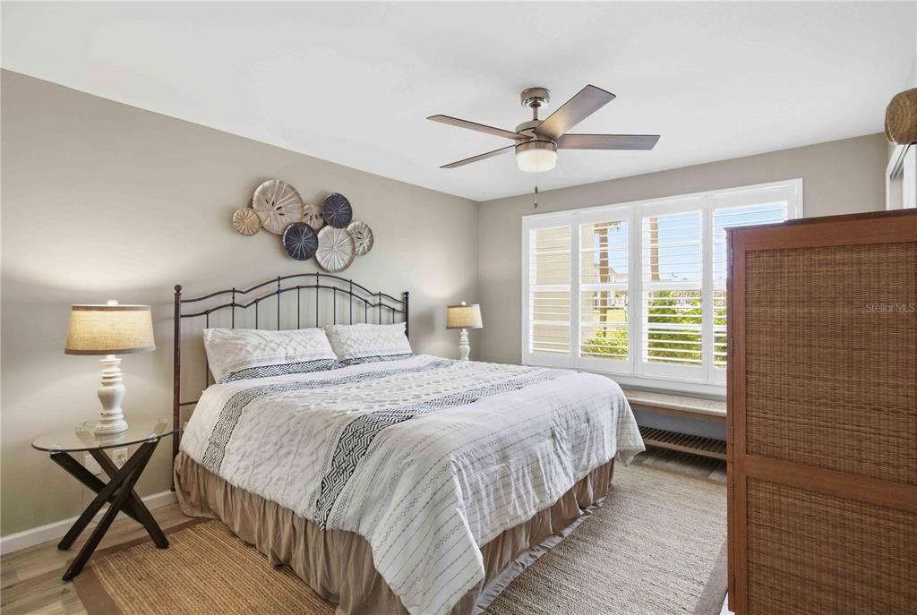 For Sale: $499,900 (2 beds, 2 baths, 1072 Square Feet)