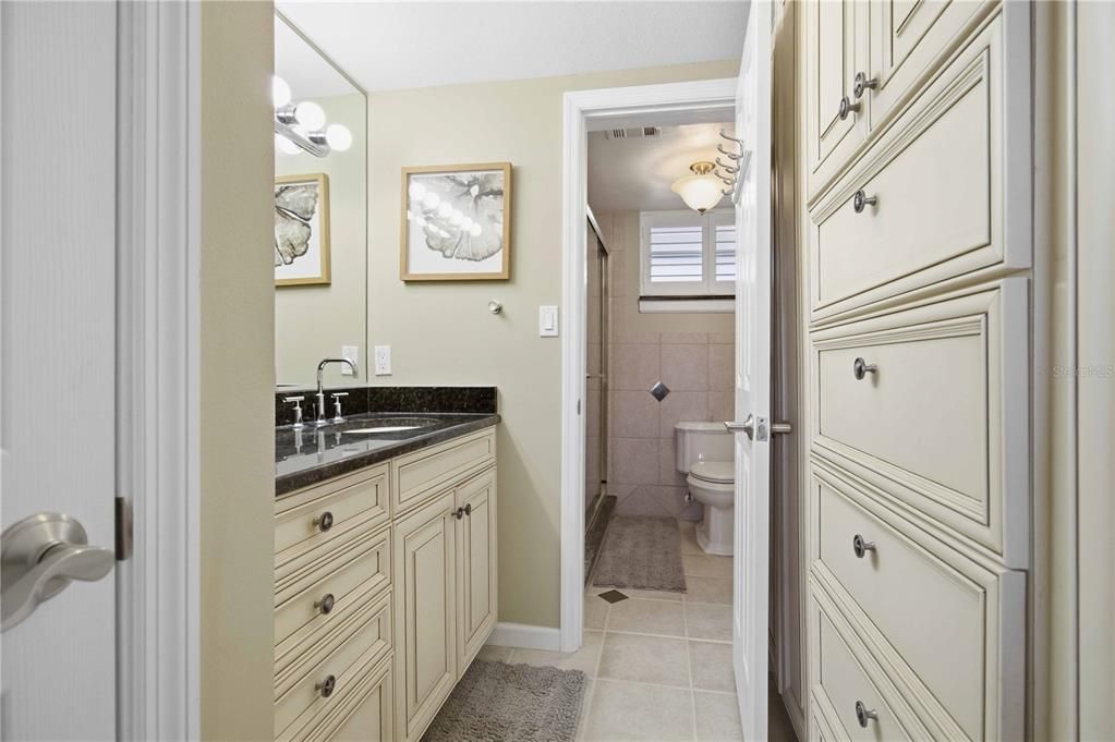 For Sale: $499,900 (2 beds, 2 baths, 1072 Square Feet)