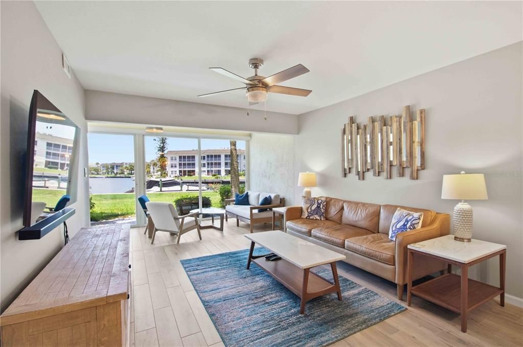 For Sale: $499,900 (2 beds, 2 baths, 1072 Square Feet)