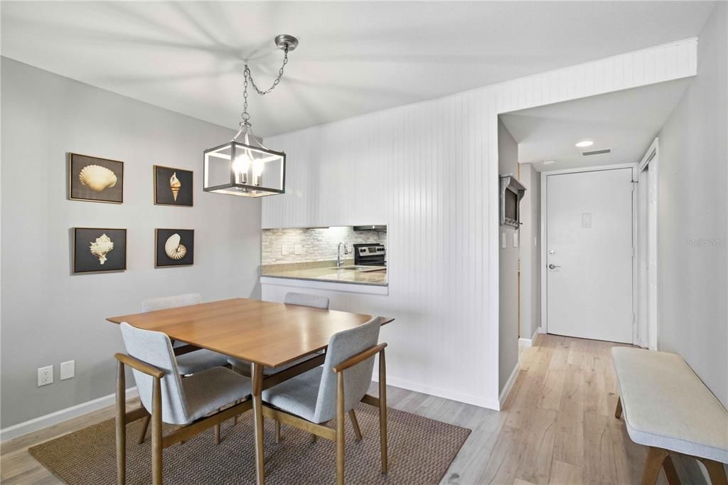For Sale: $499,900 (2 beds, 2 baths, 1072 Square Feet)