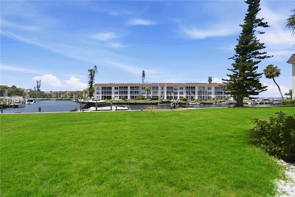 For Sale: $499,900 (2 beds, 2 baths, 1072 Square Feet)