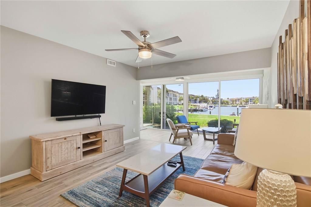 For Sale: $499,900 (2 beds, 2 baths, 1072 Square Feet)