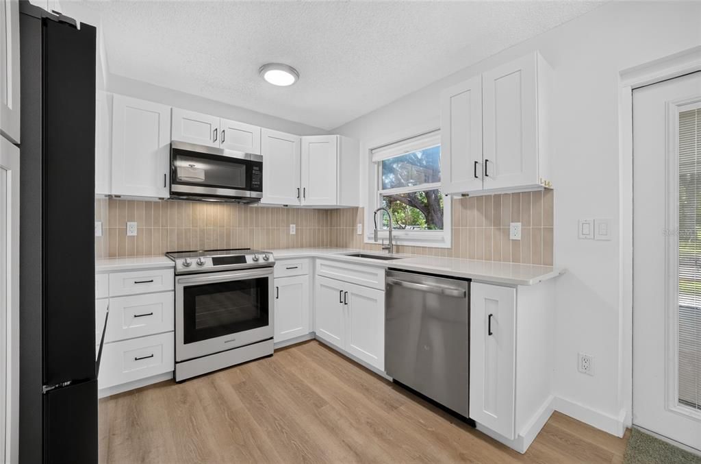 На продажу: $336,000 (3 спален, 2 ванн, 1203 Квадратных фут)