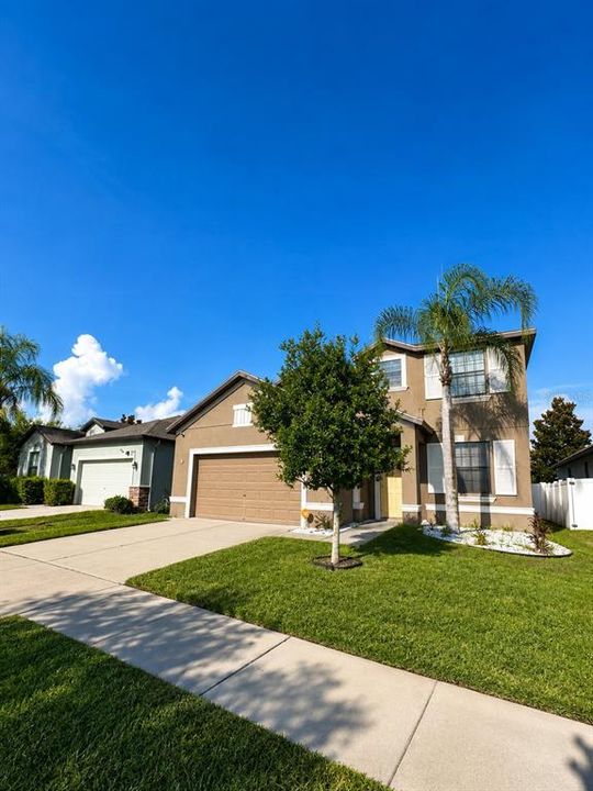 Activo con contrato: $379,990 (4 camas, 3 baños, 2529 Pies cuadrados)
