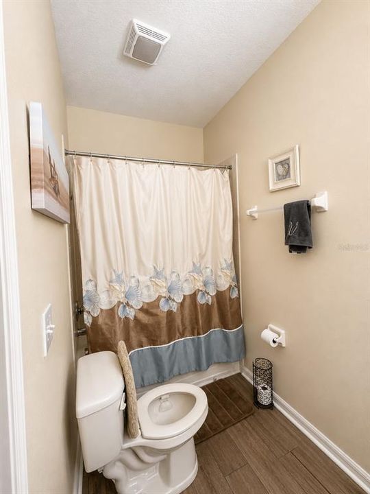 Activo con contrato: $379,990 (4 camas, 3 baños, 2529 Pies cuadrados)
