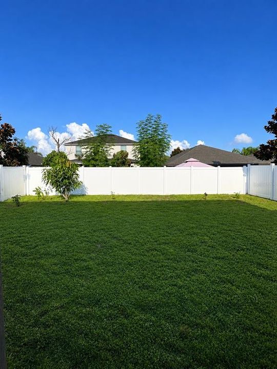 Activo con contrato: $379,990 (4 camas, 3 baños, 2529 Pies cuadrados)