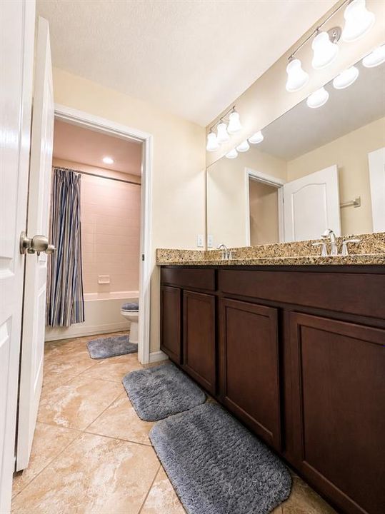 Activo con contrato: $379,990 (4 camas, 3 baños, 2529 Pies cuadrados)