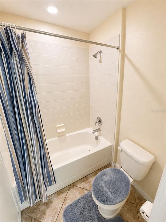 Activo con contrato: $379,990 (4 camas, 3 baños, 2529 Pies cuadrados)