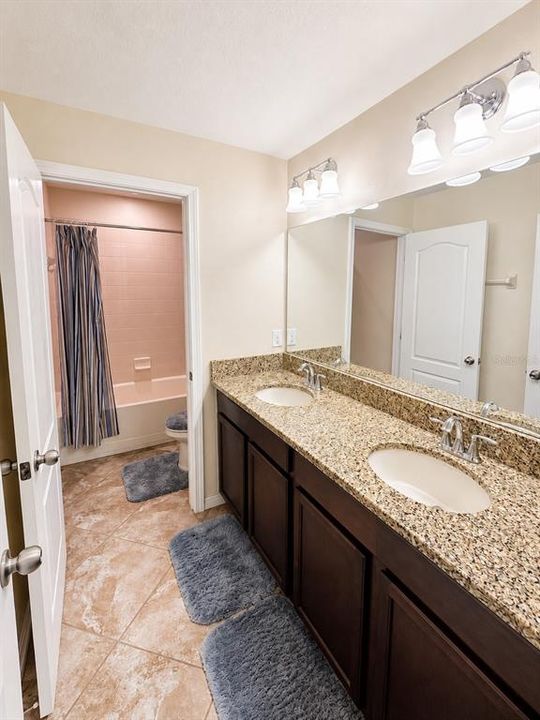 Activo con contrato: $379,990 (4 camas, 3 baños, 2529 Pies cuadrados)
