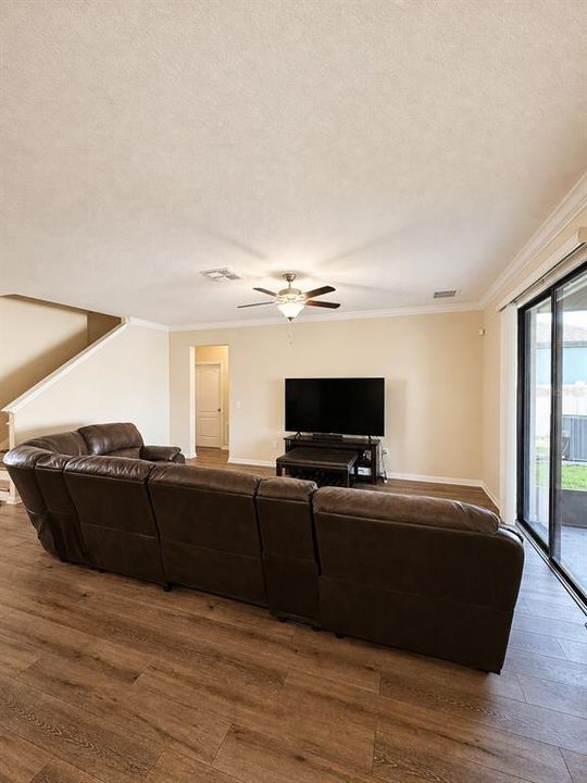 Activo con contrato: $379,990 (4 camas, 3 baños, 2529 Pies cuadrados)
