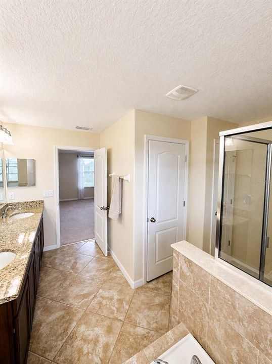 Activo con contrato: $379,990 (4 camas, 3 baños, 2529 Pies cuadrados)