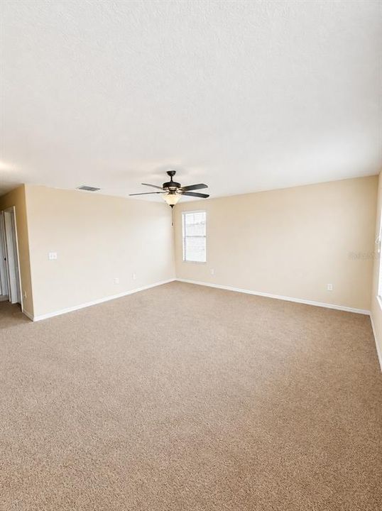 Activo con contrato: $379,990 (4 camas, 3 baños, 2529 Pies cuadrados)