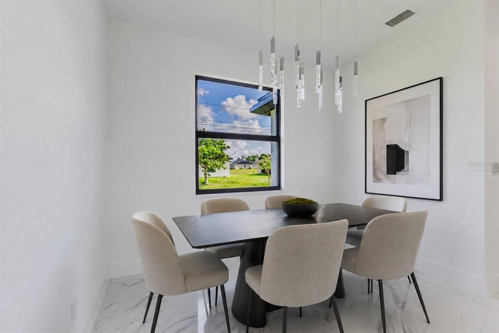 For Sale: $374,900 (3 beds, 2 baths, 1661 Square Feet)