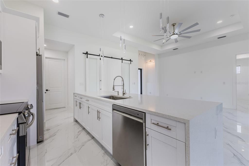 For Sale: $374,900 (3 beds, 2 baths, 1661 Square Feet)