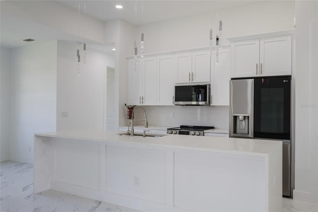For Sale: $374,900 (3 beds, 2 baths, 1661 Square Feet)