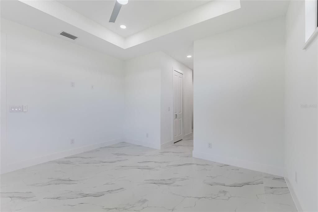 For Sale: $374,900 (3 beds, 2 baths, 1661 Square Feet)