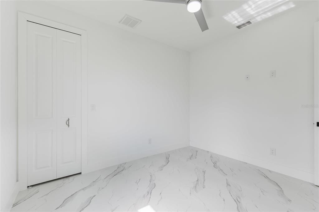 For Sale: $374,900 (3 beds, 2 baths, 1661 Square Feet)