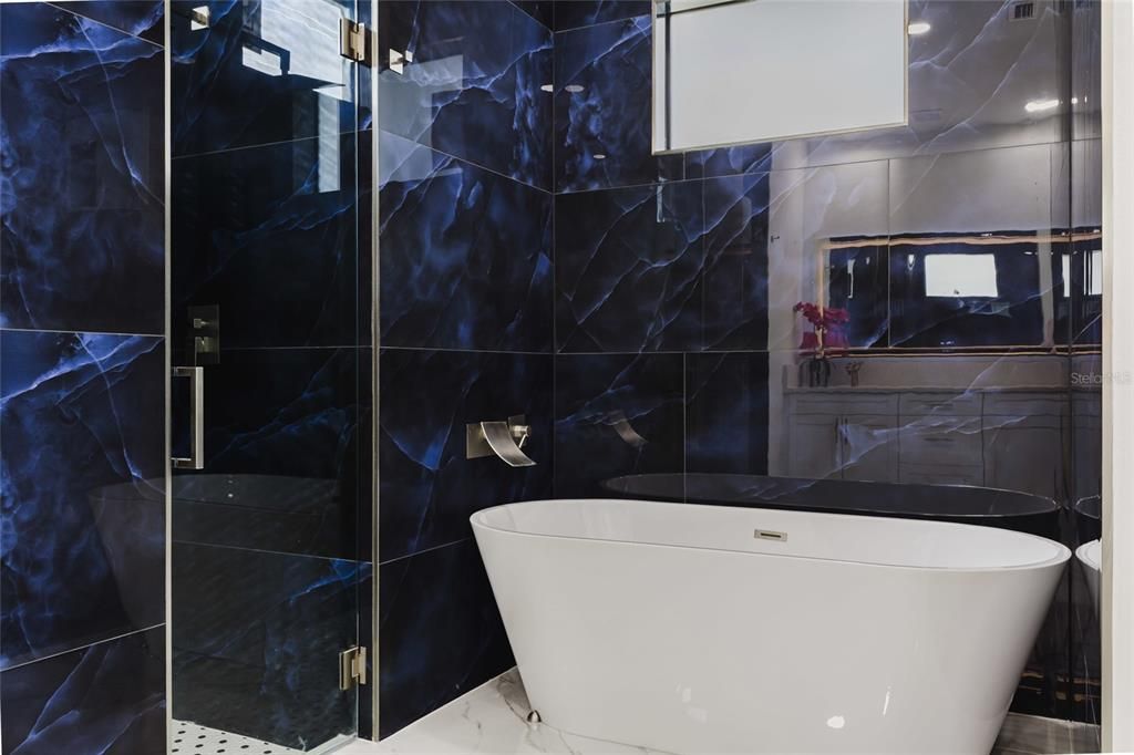 For Sale: $374,900 (3 beds, 2 baths, 1661 Square Feet)