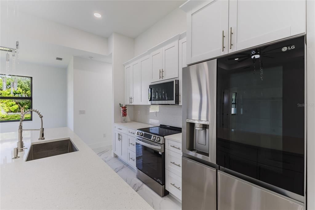For Sale: $374,900 (3 beds, 2 baths, 1661 Square Feet)