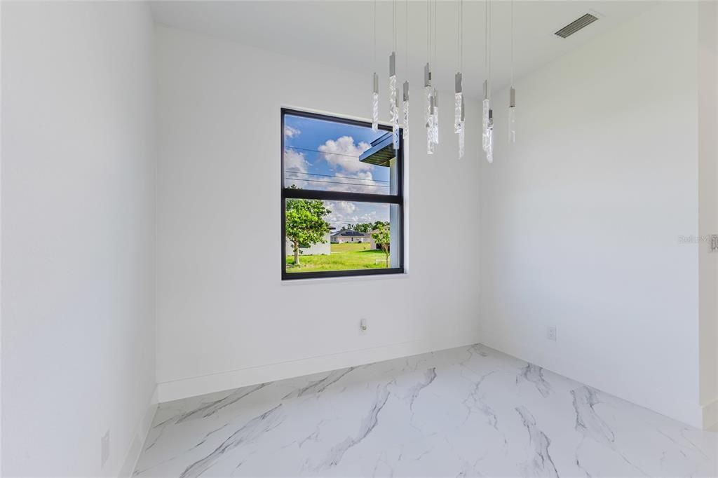For Sale: $374,900 (3 beds, 2 baths, 1661 Square Feet)