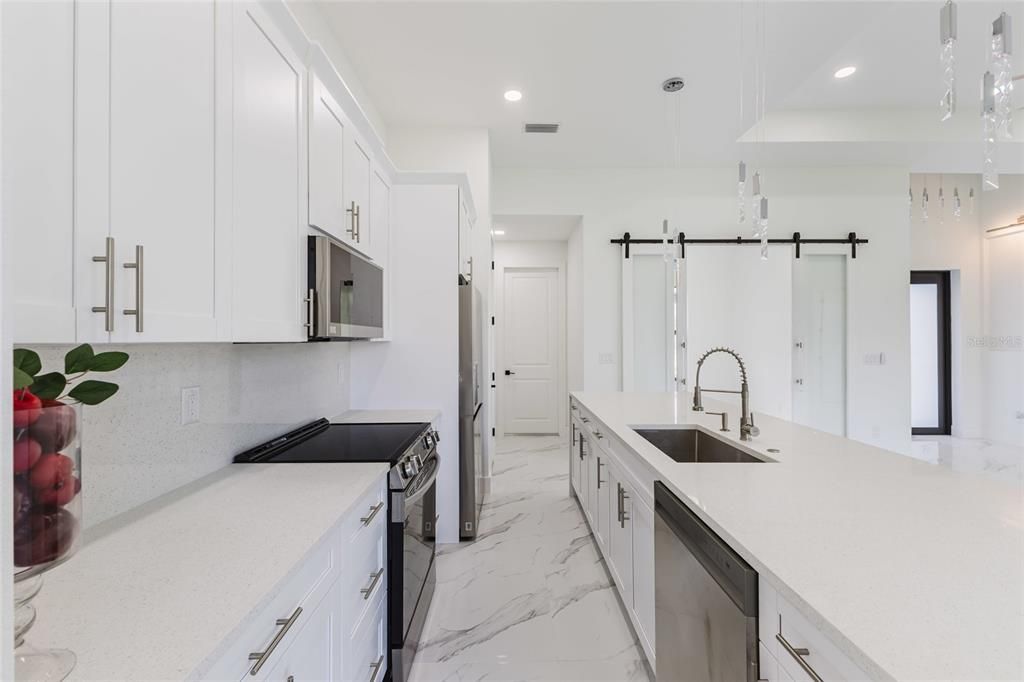 For Sale: $374,900 (3 beds, 2 baths, 1661 Square Feet)