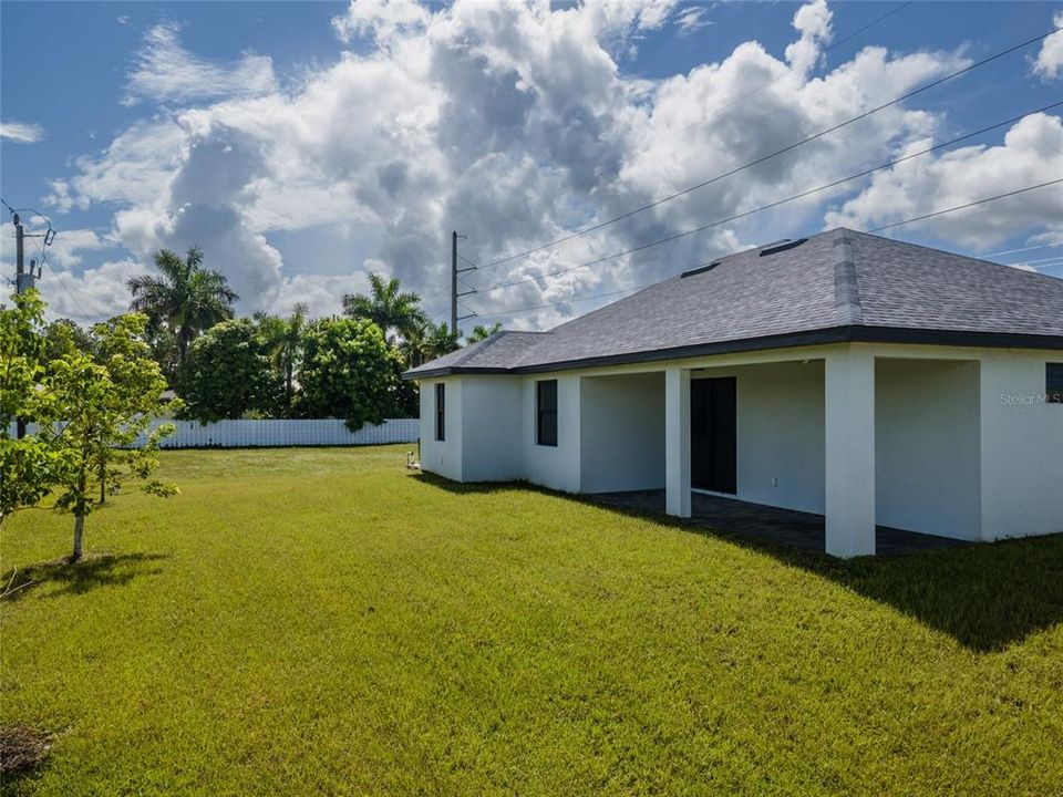 For Sale: $374,900 (3 beds, 2 baths, 1661 Square Feet)